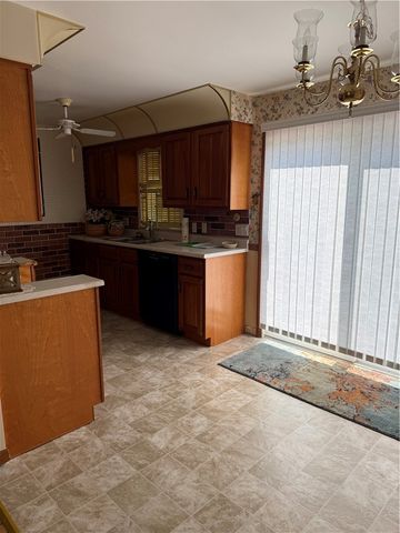 432 Violet Dr, Lower Burrell, PA 15068
