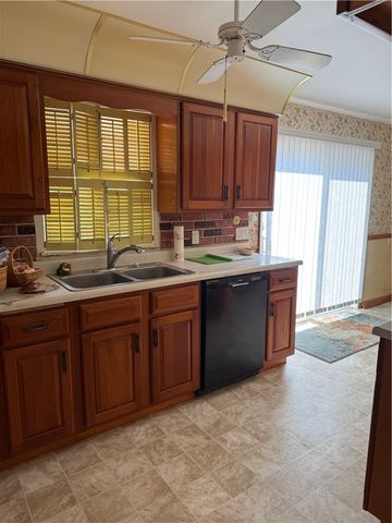 432 Violet Dr, Lower Burrell, PA 15068