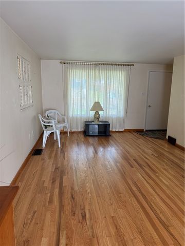 432 Violet Dr, Lower Burrell, PA 15068
