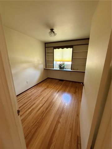 432 Violet Dr, Lower Burrell, PA 15068