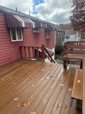 432 Violet Dr, Lower Burrell, PA 15068