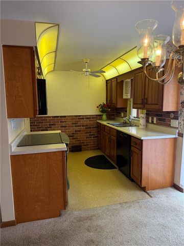 432 Violet Dr, Lower Burrell, PA 15068