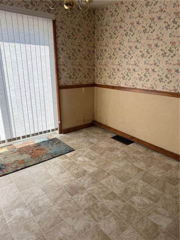 432 Violet Dr, Lower Burrell, PA 15068