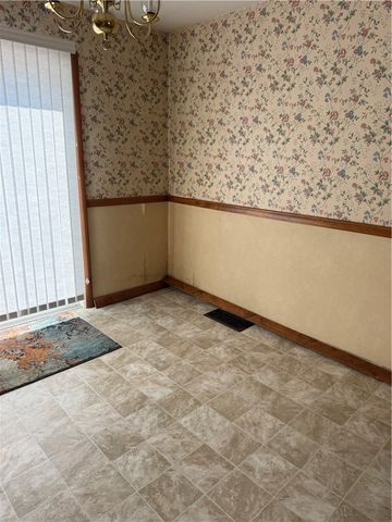 432 Violet Dr, Lower Burrell, PA 15068
