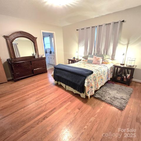 135 42nd Avenue Circle NE, Hickory, NC 28601