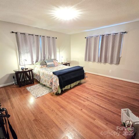 135 42nd Avenue Circle NE, Hickory, NC 28601
