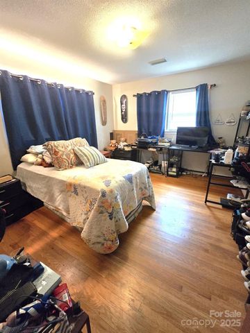 135 42nd Avenue Circle NE, Hickory, NC 28601