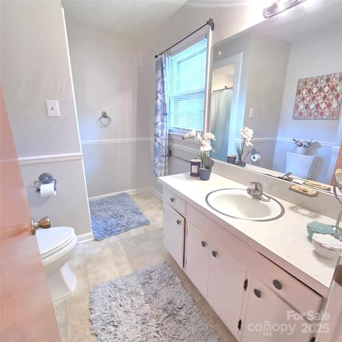 135 42nd Avenue Circle NE, Hickory, NC 28601