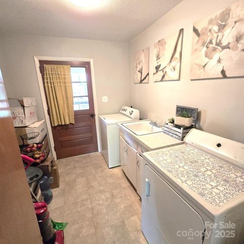 135 42nd Avenue Circle NE, Hickory, NC 28601