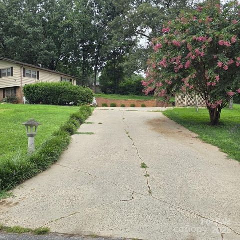 135 42nd Avenue Circle NE, Hickory, NC 28601