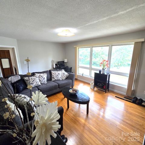 135 42nd Avenue Circle NE, Hickory, NC 28601