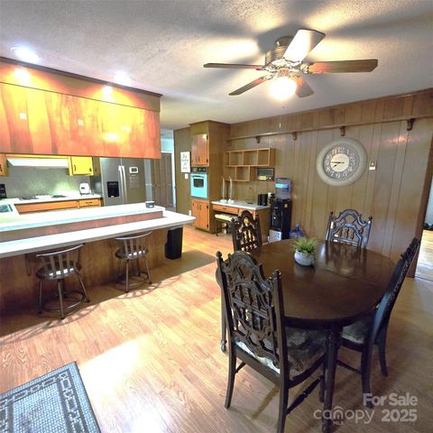 135 42nd Avenue Circle NE, Hickory, NC 28601