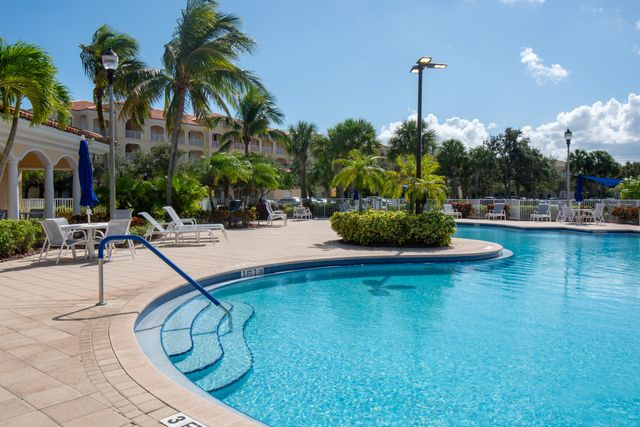 22 Harbour Isle Drive W 204, Fort Pierce, FL 34949