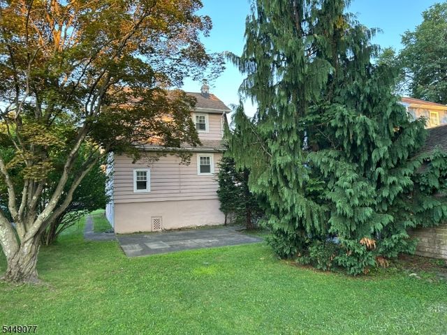 32 Hamilton Rd, Verona Twp., NJ 07044