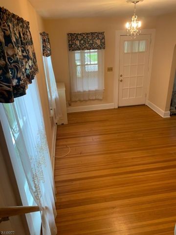 32 Hamilton Rd, Verona Twp., NJ 07044