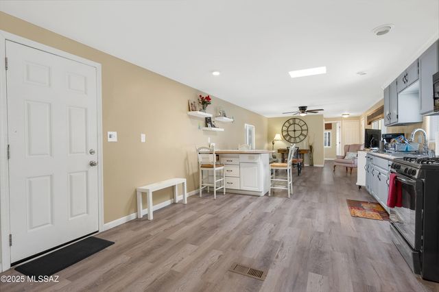 1924 W Desert Broom Lane, Tucson, AZ 85705