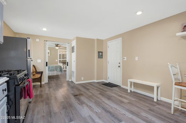 1924 W Desert Broom Lane, Tucson, AZ 85705