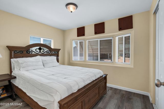 1924 W Desert Broom Lane, Tucson, AZ 85705