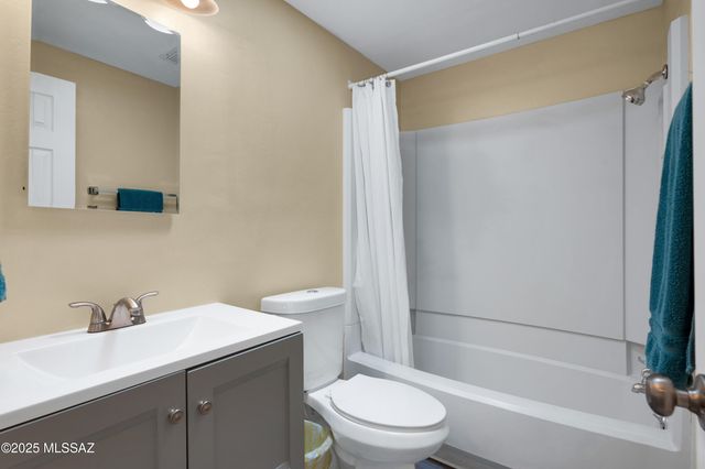 1924 W Desert Broom Lane, Tucson, AZ 85705