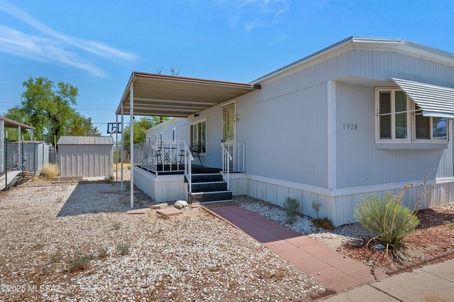 1924 W Desert Broom Lane, Tucson, AZ 85705