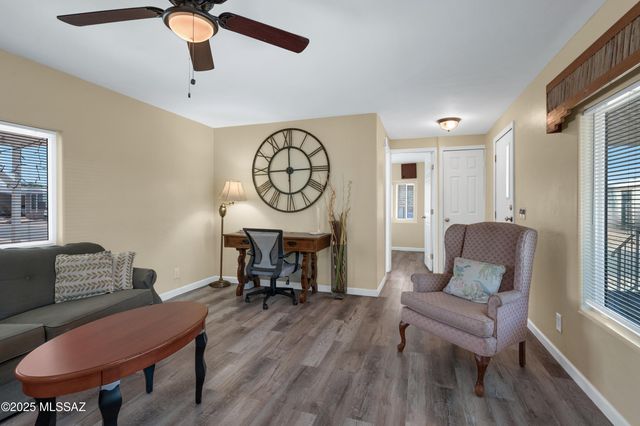 1924 W Desert Broom Lane, Tucson, AZ 85705