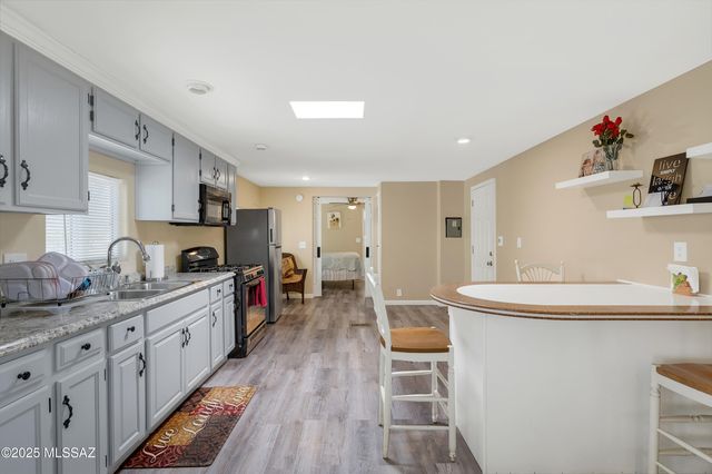 1924 W Desert Broom Lane, Tucson, AZ 85705