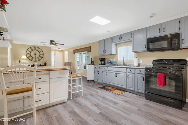 1924 W Desert Broom Lane, Tucson, AZ 85705