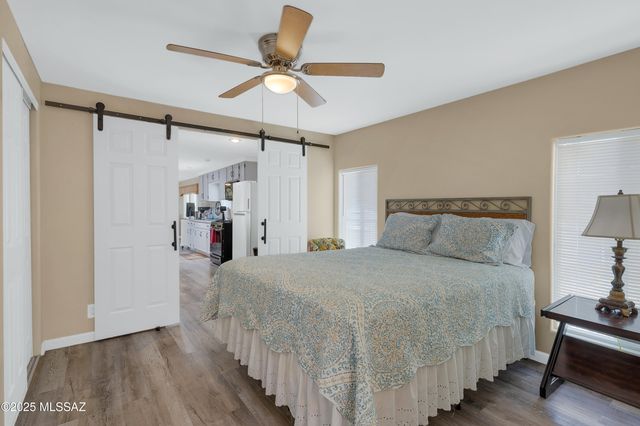 1924 W Desert Broom Lane, Tucson, AZ 85705