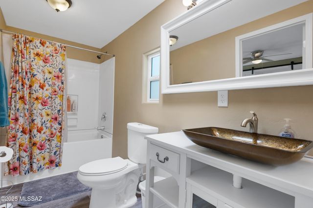 1924 W Desert Broom Lane, Tucson, AZ 85705