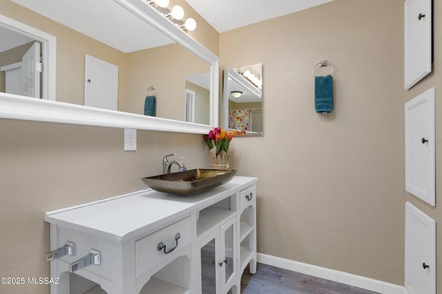 1924 W Desert Broom Lane, Tucson, AZ 85705