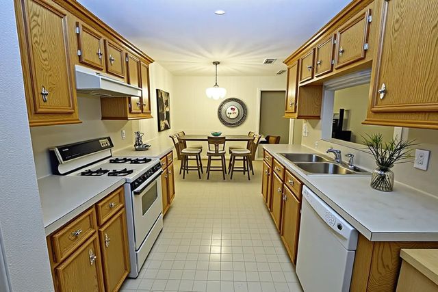 12002 10th Street, Santa Fe, TX 77510