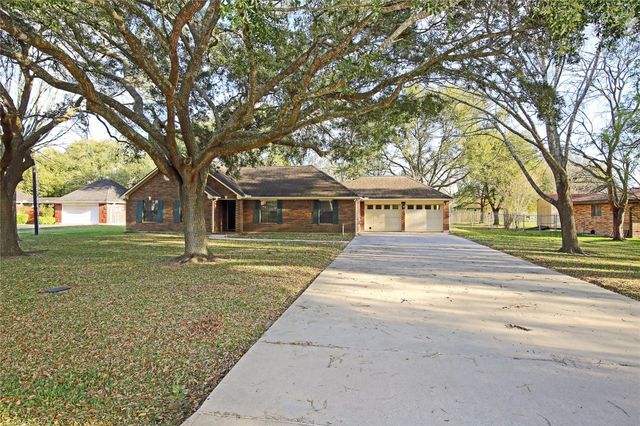 12002 10th Street, Santa Fe, TX 77510