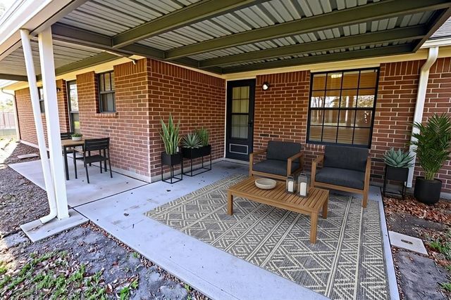 12002 10th Street, Santa Fe, TX 77510