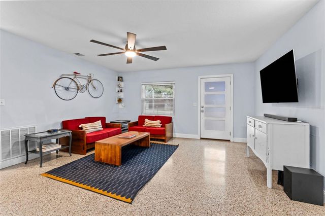 3910 W VASCONIA STREET, Tampa, FL 33629