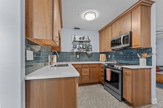 3910 W VASCONIA STREET, Tampa, FL 33629