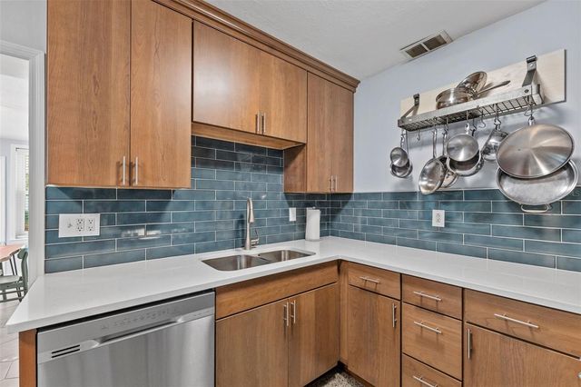 3910 W VASCONIA STREET, Tampa, FL 33629