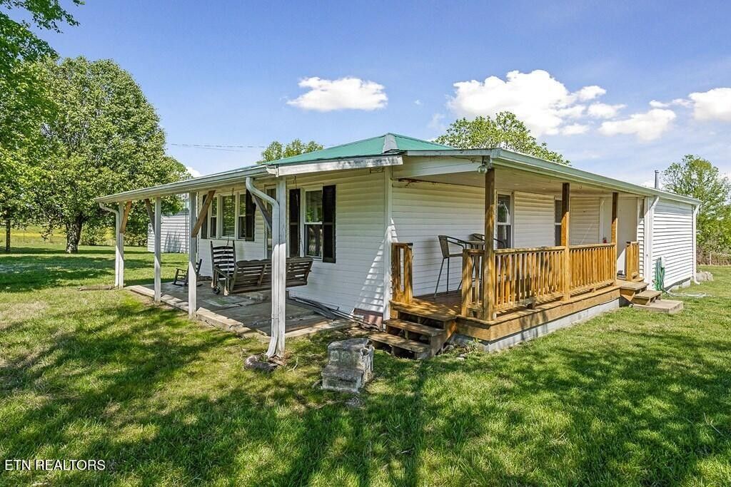 1217 Three Island Rd, Walling, TN 38587