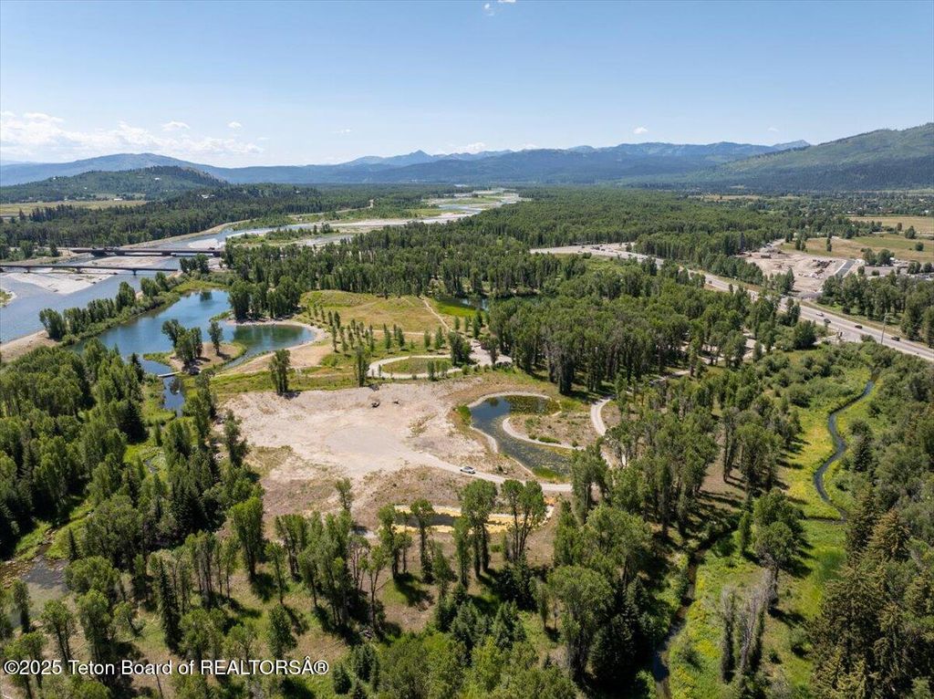 4260 W RIVER SPRINGS Drive, Wilson, WY 83014 photo 2