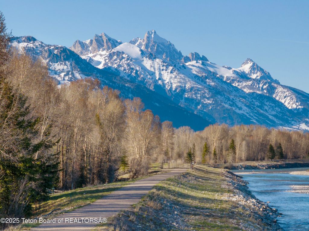 4260 W RIVER SPRINGS Drive, Wilson, WY 83014 photo 6