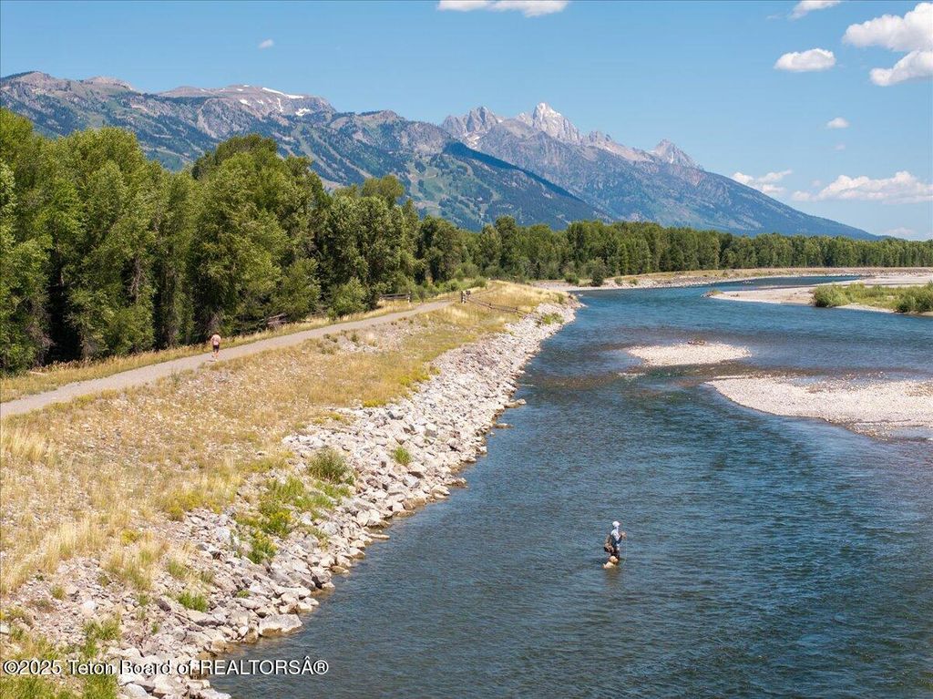 4260 W RIVER SPRINGS Drive, Wilson, WY 83014 photo 7