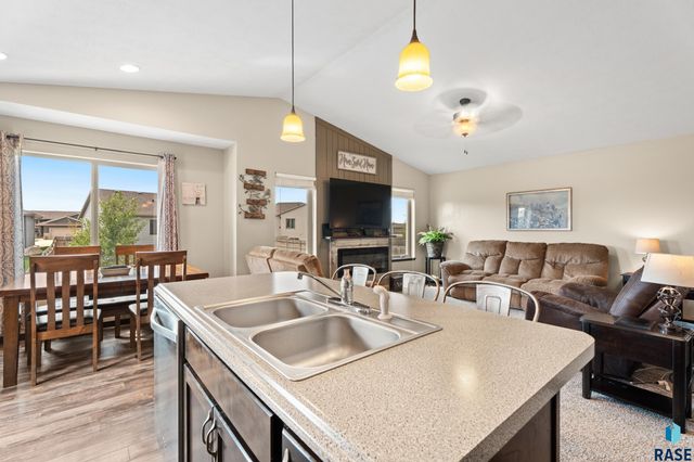 3017 S Keyrell Dr Drive, Sioux Falls, SD 57106