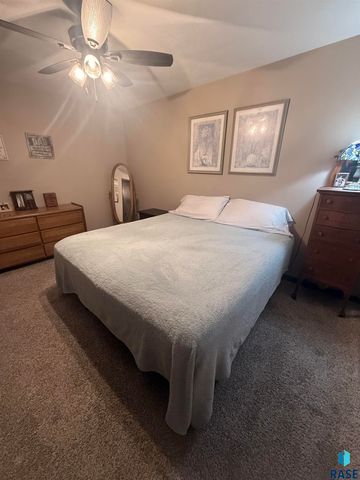 3017 S Keyrell Dr Drive, Sioux Falls, SD 57106