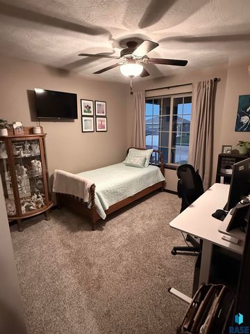 3017 S Keyrell Dr Drive, Sioux Falls, SD 57106