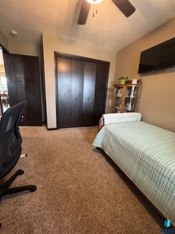 3017 S Keyrell Dr Drive, Sioux Falls, SD 57106