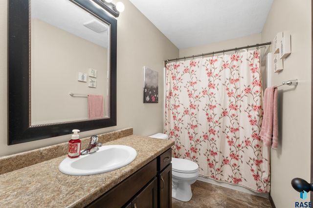 3017 S Keyrell Dr Drive, Sioux Falls, SD 57106