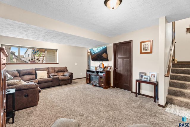 3017 S Keyrell Dr Drive, Sioux Falls, SD 57106