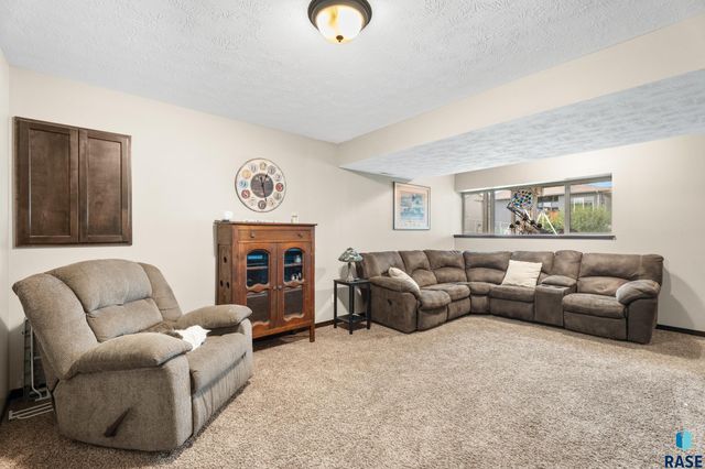 3017 S Keyrell Dr Drive, Sioux Falls, SD 57106