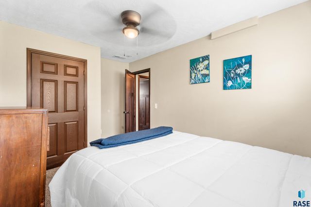 3017 S Keyrell Dr Drive, Sioux Falls, SD 57106