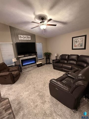 3017 S Keyrell Dr Drive, Sioux Falls, SD 57106