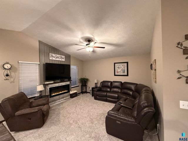 3017 S Keyrell Dr Drive, Sioux Falls, SD 57106